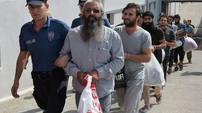 DEAŞ'ın sözde Türkiye sorumlusu Mahmut Özden'in polis ekipleri tarafından emniyete götürüldü. Foto: AA